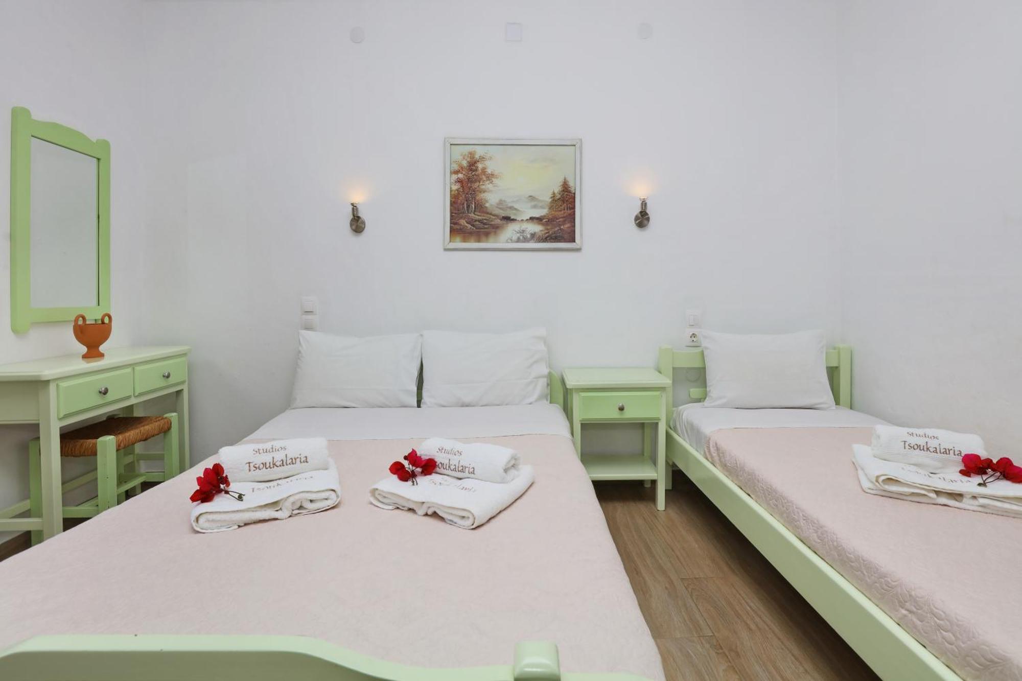 Tsoukalaria Studios Скопелос Екстериор снимка